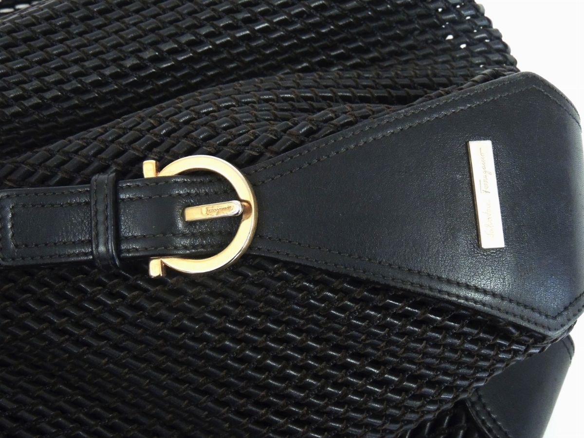 Borsa a Spalla in Pelle Nera Traforata, Salvatore Ferragamo