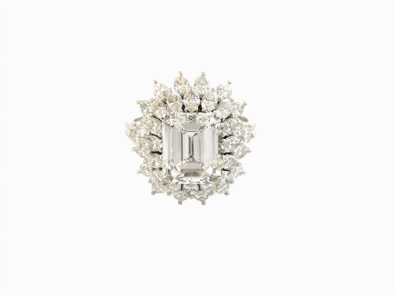 Anello a Margherita in Platino con Diamanti