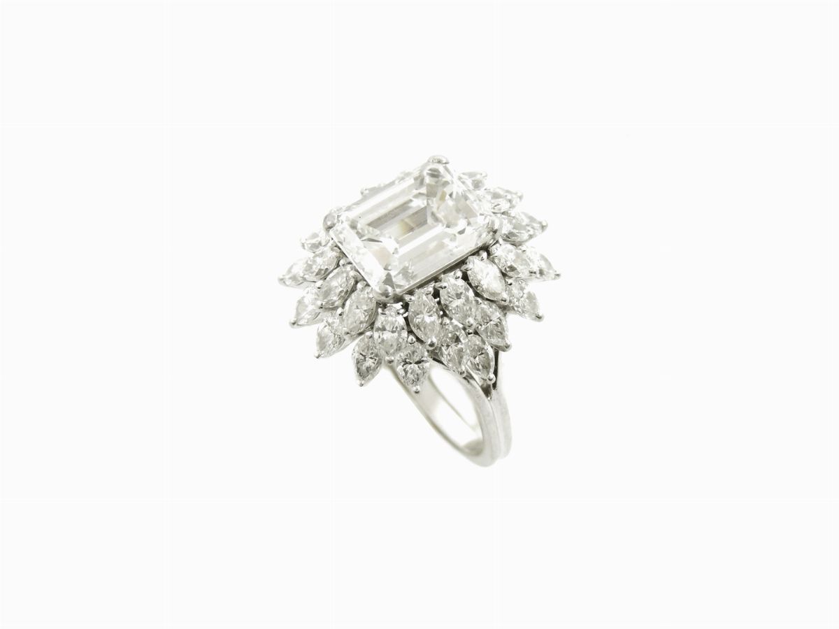 Anello a Margherita in Platino con Diamanti