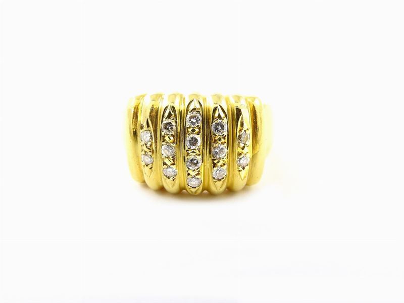 Anello Torrini in Oro Giallo con Diamanti