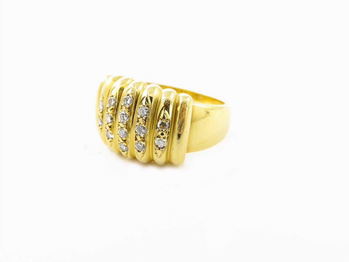 Anello Torrini in Oro Giallo con Diamanti