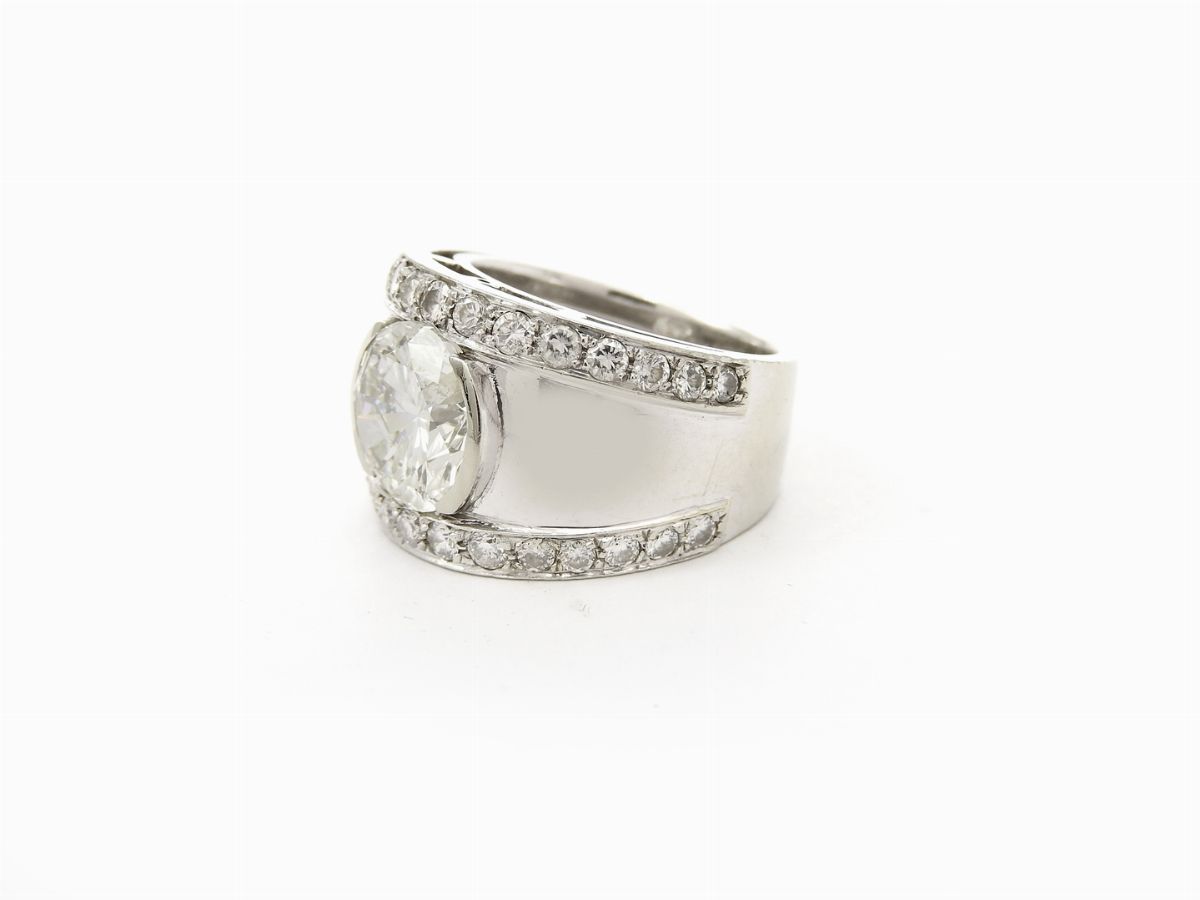 Anello a Fascia in Oro Bianco e Diamanti