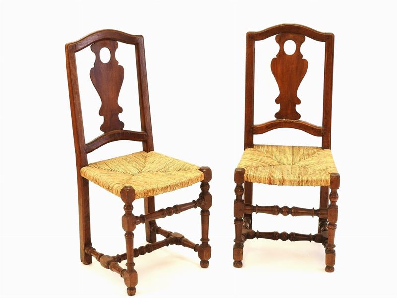 Serie di Cinque Sedie Rustiche in Noce