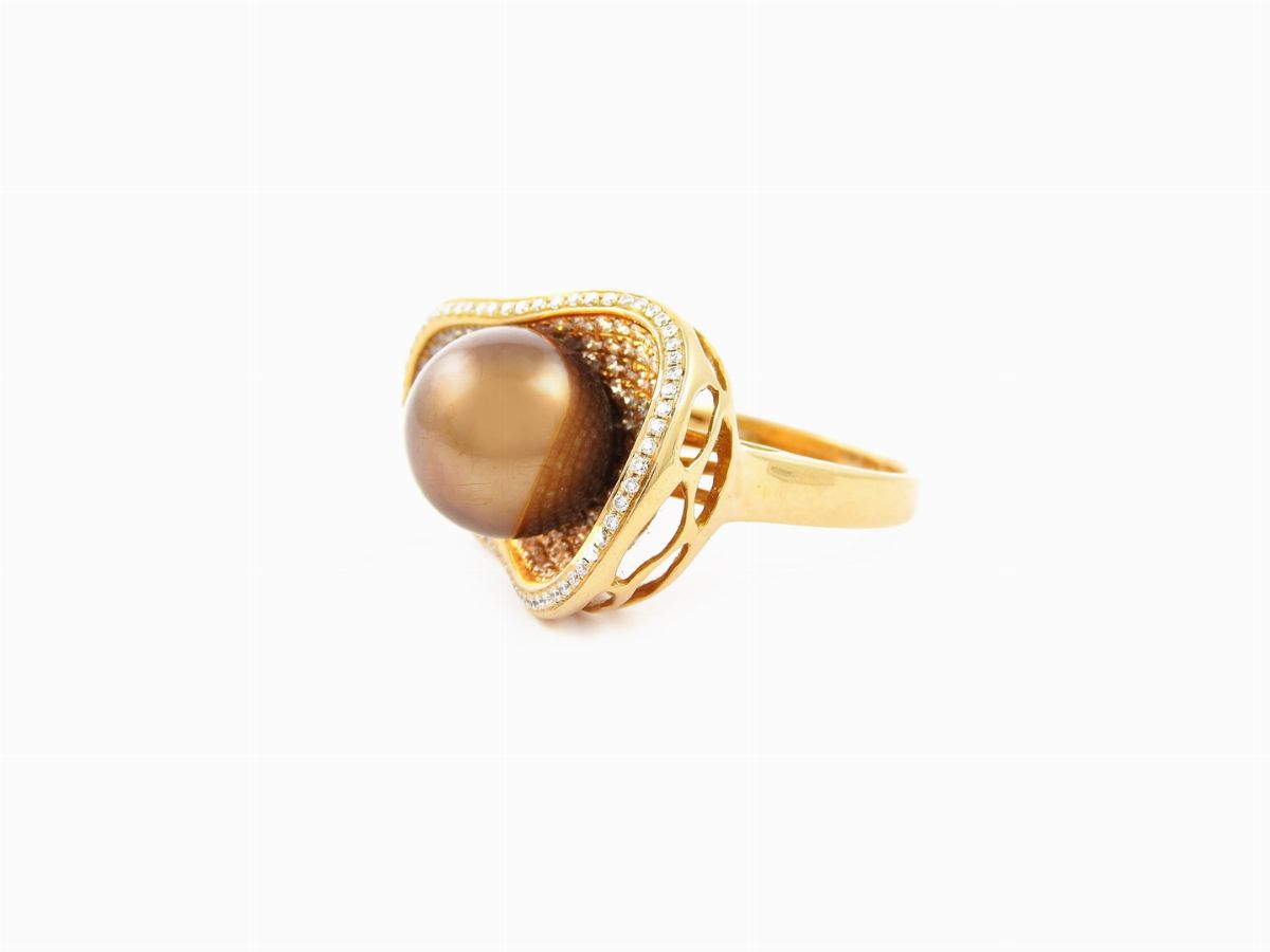 Anello in Oro Rosa con Diamanti e Perla Coltivata Bronzea