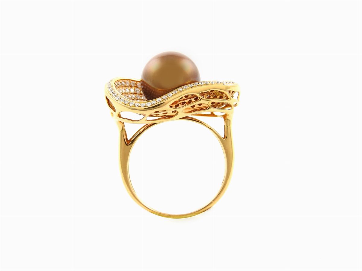Anello in Oro Rosa con Diamanti e Perla Coltivata Bronzea
