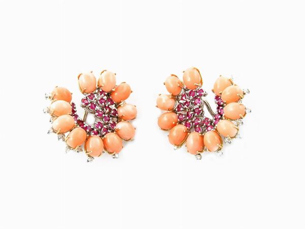 Yellow and white gold earrings with diamonds, rubies and coral