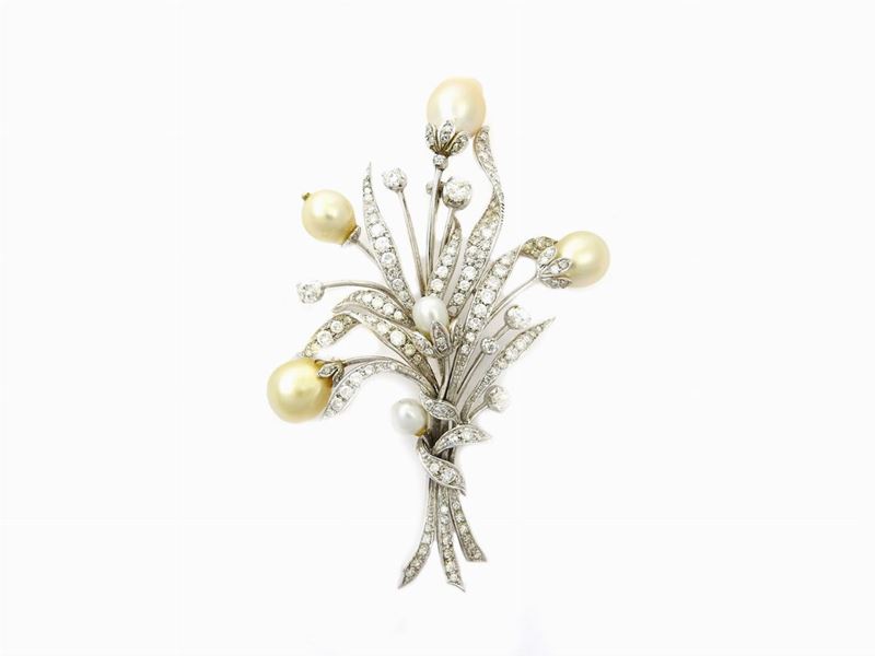 Grande Spilla in Oro Bianco, Diamanti e Perle Coltivate
