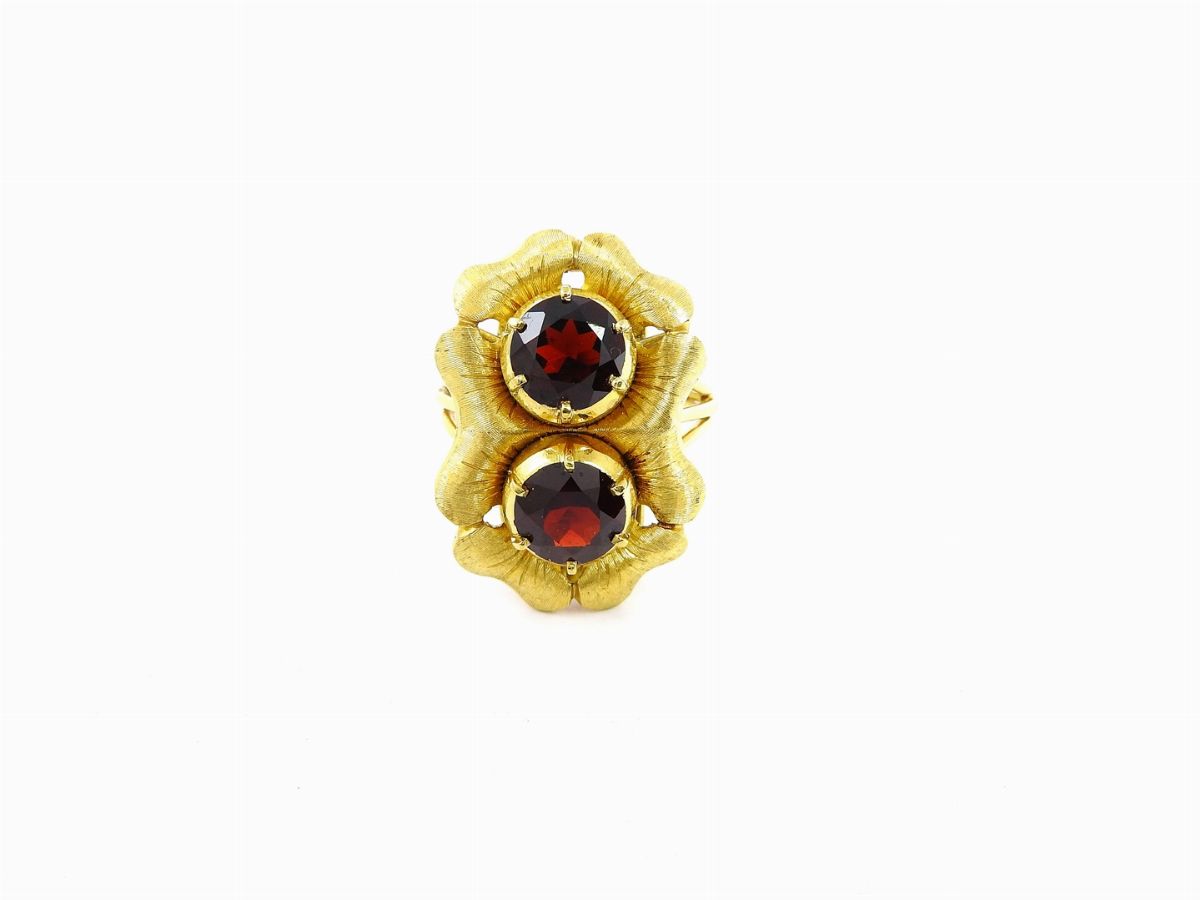 Parure Girocollo, Bracciale, Orecchini e Anello in Oro Giallo e Granati