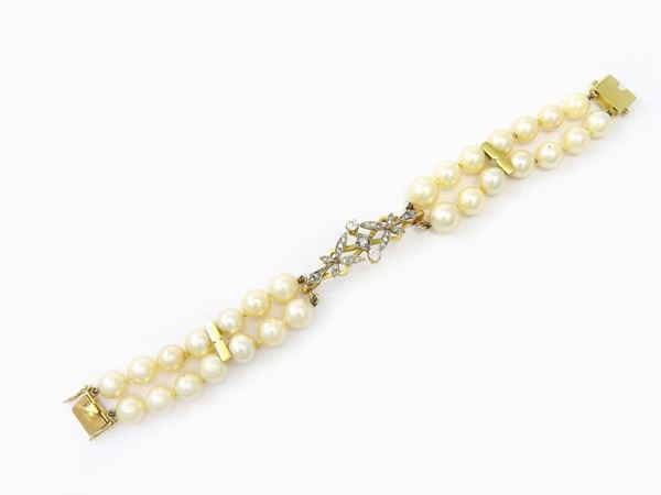 Two strands Akoya cultured pearls, white and yellow gold bracelet with diamonds