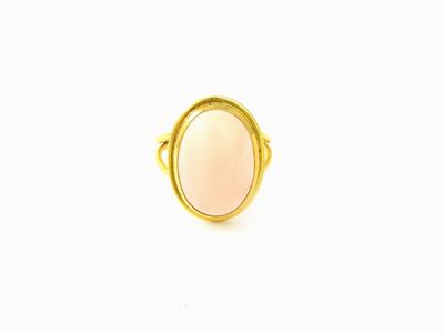 Anello in Oro Giallo e Corallo Rosa