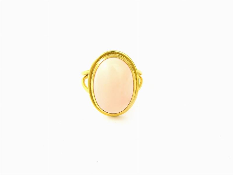Anello in Oro Giallo e Corallo Rosa