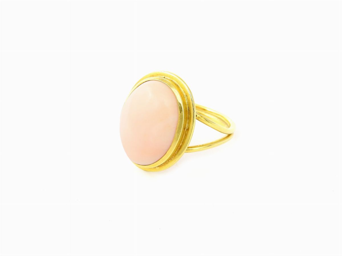 Anello in Oro Giallo e Corallo Rosa