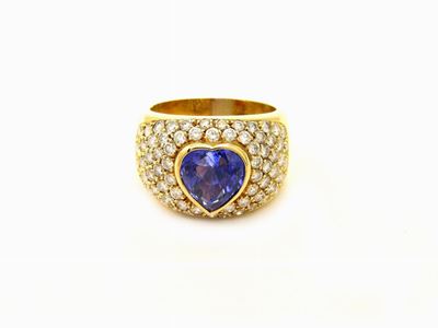 Anello a Fascia in Oro Giallo con Diamanti e Zaffiro