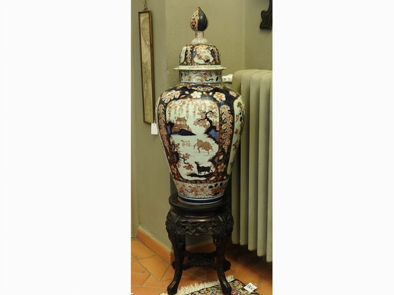 Grande Vaso con Coperchio in Porcellana Imari