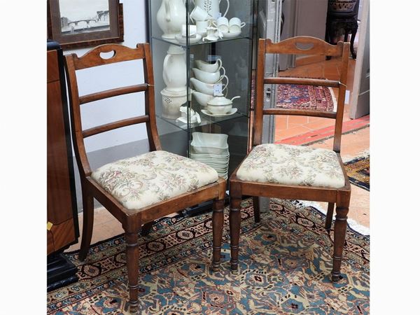 A Pair of Walnut Chairs  (19th Century)  - Auction The Riz Ortolani and Katyna Ranieri collection / Forniture and Art objects  - II - II - Maison Bibelot - Casa d'Aste Firenze - Milano