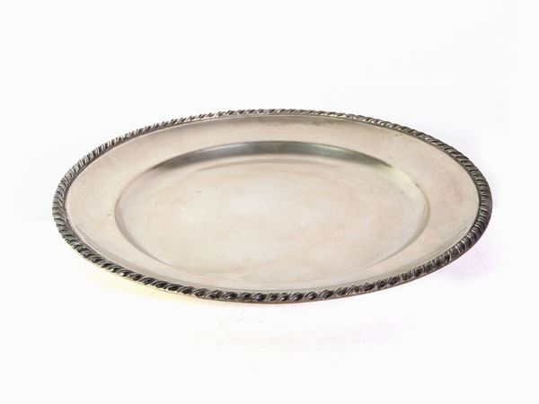 A Round Silver Tray  - Auction The Riz Ortolani and Katyna Ranieri collection / Forniture and Art objects  - II - II - Maison Bibelot - Casa d'Aste Firenze - Milano
