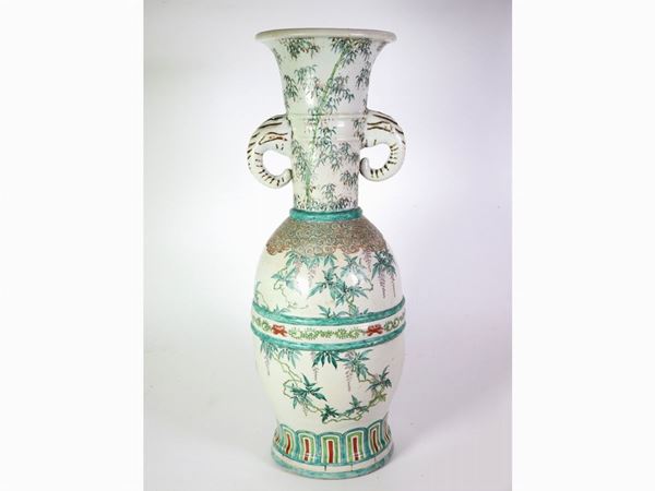 A Polychrome Pocerlain Vase  (Japan, late 19th/early 20th Century)  - Auction Furniture, Old Master Paintings, Silvers and Curiosity from florentine house - Maison Bibelot - Casa d'Aste Firenze - Milano