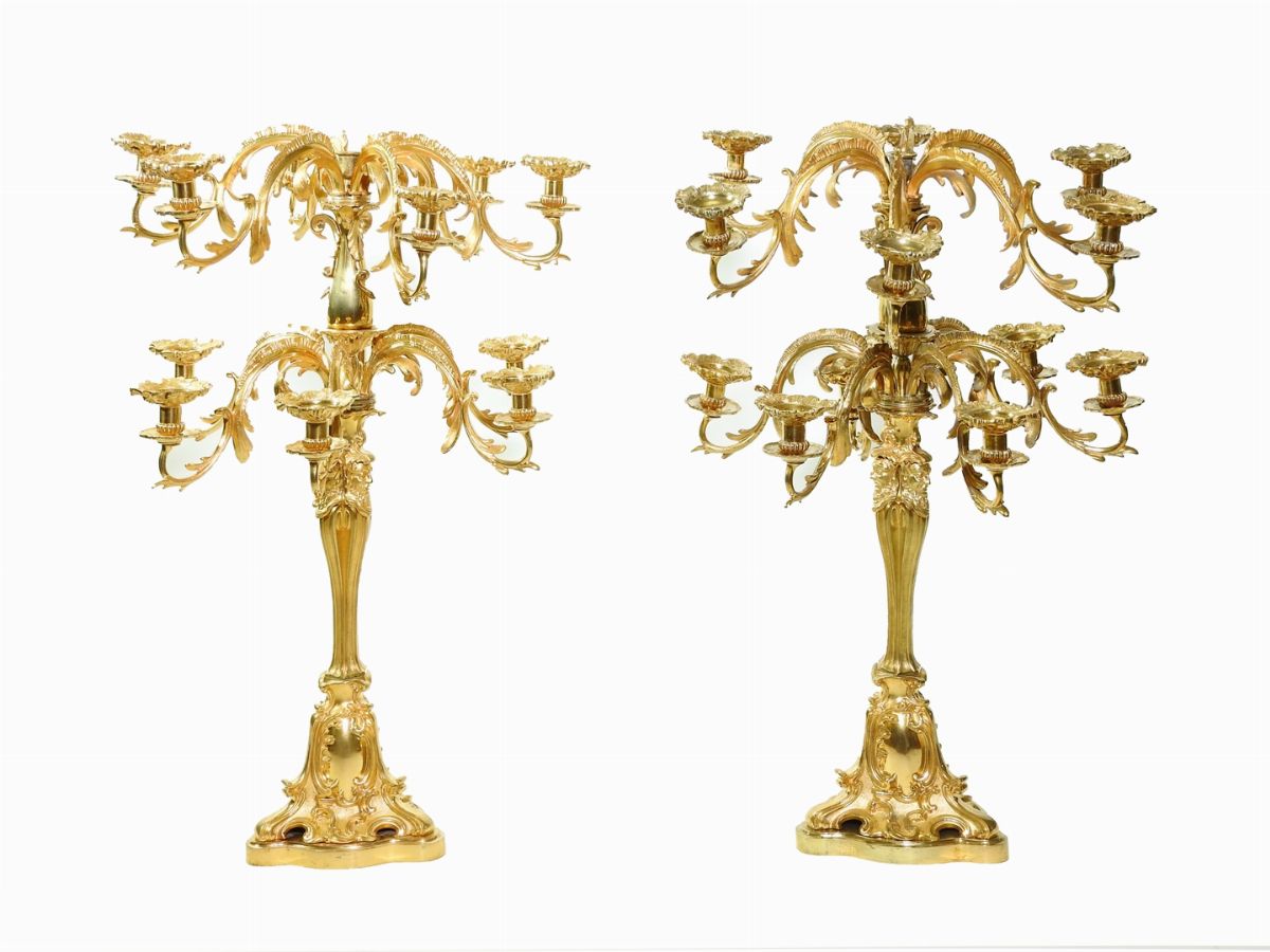 Coppia di Grandi Candelabri in Metallo Dorato