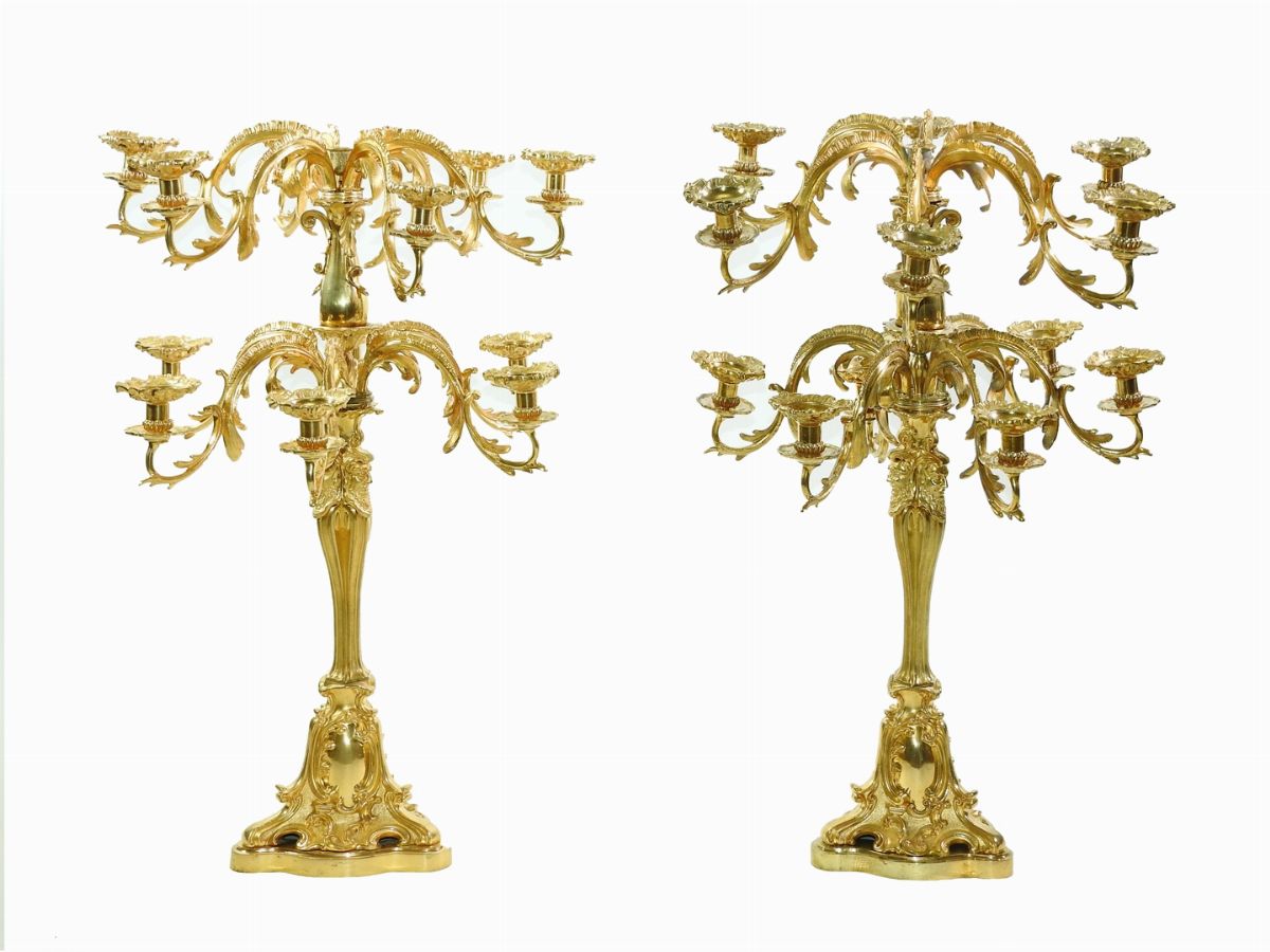 Coppia di Grandi Candelabri in Metallo Dorato