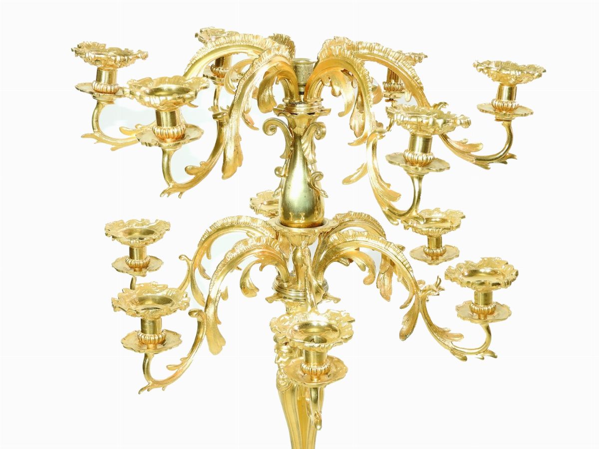 Coppia di Grandi Candelabri in Metallo Dorato