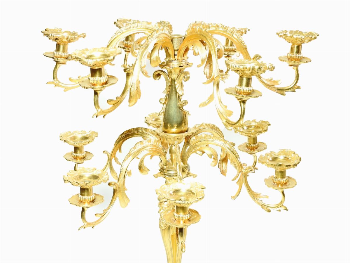 Coppia di Grandi Candelabri in Metallo Dorato