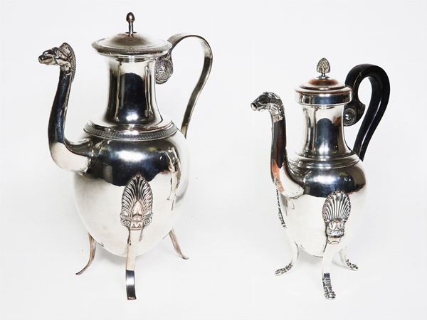 Two Sheffield Coffeepots  - Auction The Riz Ortolani and Katyna Ranieri collection / Forniture and Art Objects - III - III - Maison Bibelot - Casa d'Aste Firenze - Milano