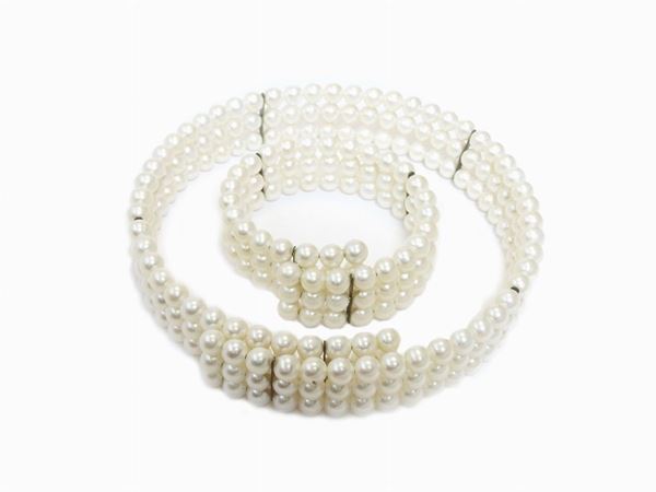 Demi parure of cultured pearls semi rigid necklace and bracelet