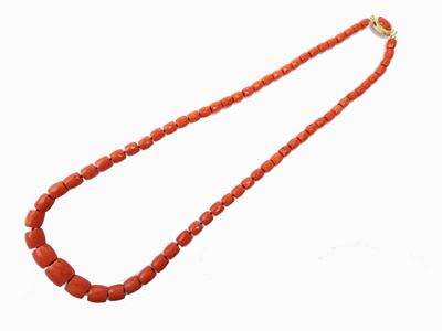 Collana Scalare di Corallo Rosso con Fermezza in Oro Giallo e Corallo