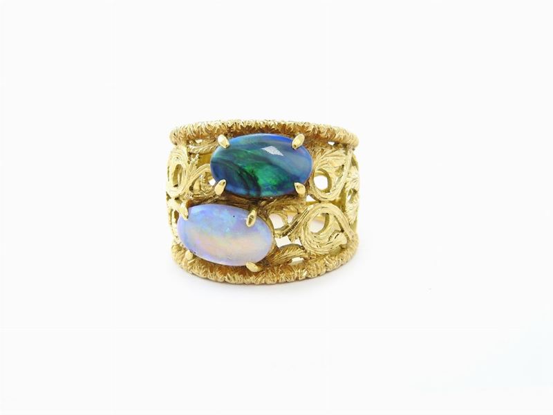 Anello in Oro Giallo con Opali Arlecchino