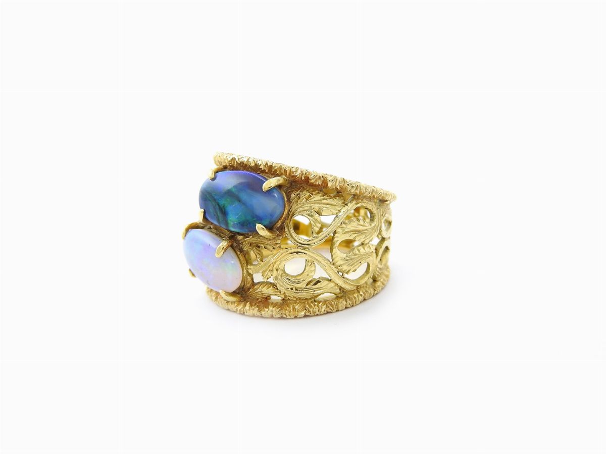 Anello in Oro Giallo con Opali Arlecchino