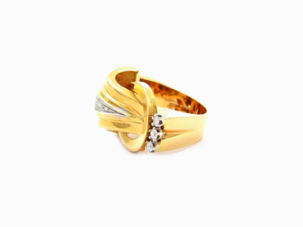 Anello in Oro Giallo e Diamanti