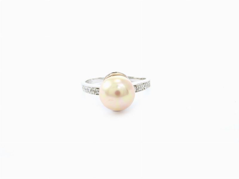 Anello in Oro Bianco, Perla Coltivata Golden e Pietre Incolori