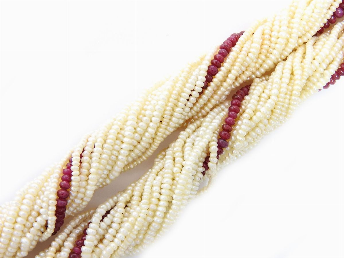 Demi Parure Collana e Bracciale in Microperle e Rubini con Fermezze in Oro Giallo e Rubini