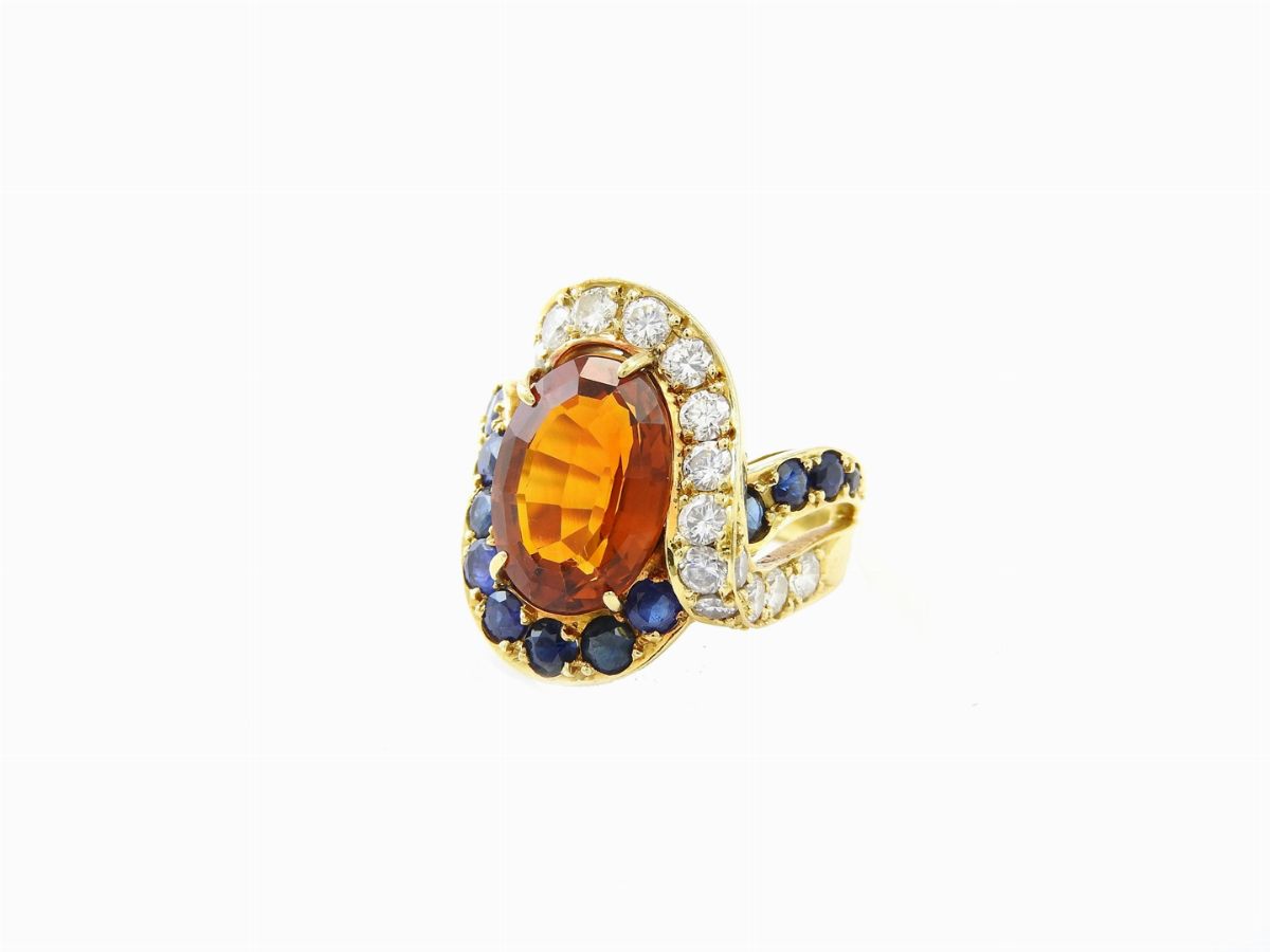 Anello in Oro Giallo con Diamanti, Zaffiri e Quarzo Madera