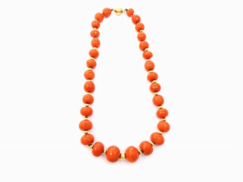 Collana in Oro Giallo e Corallo Rosso Aranciato