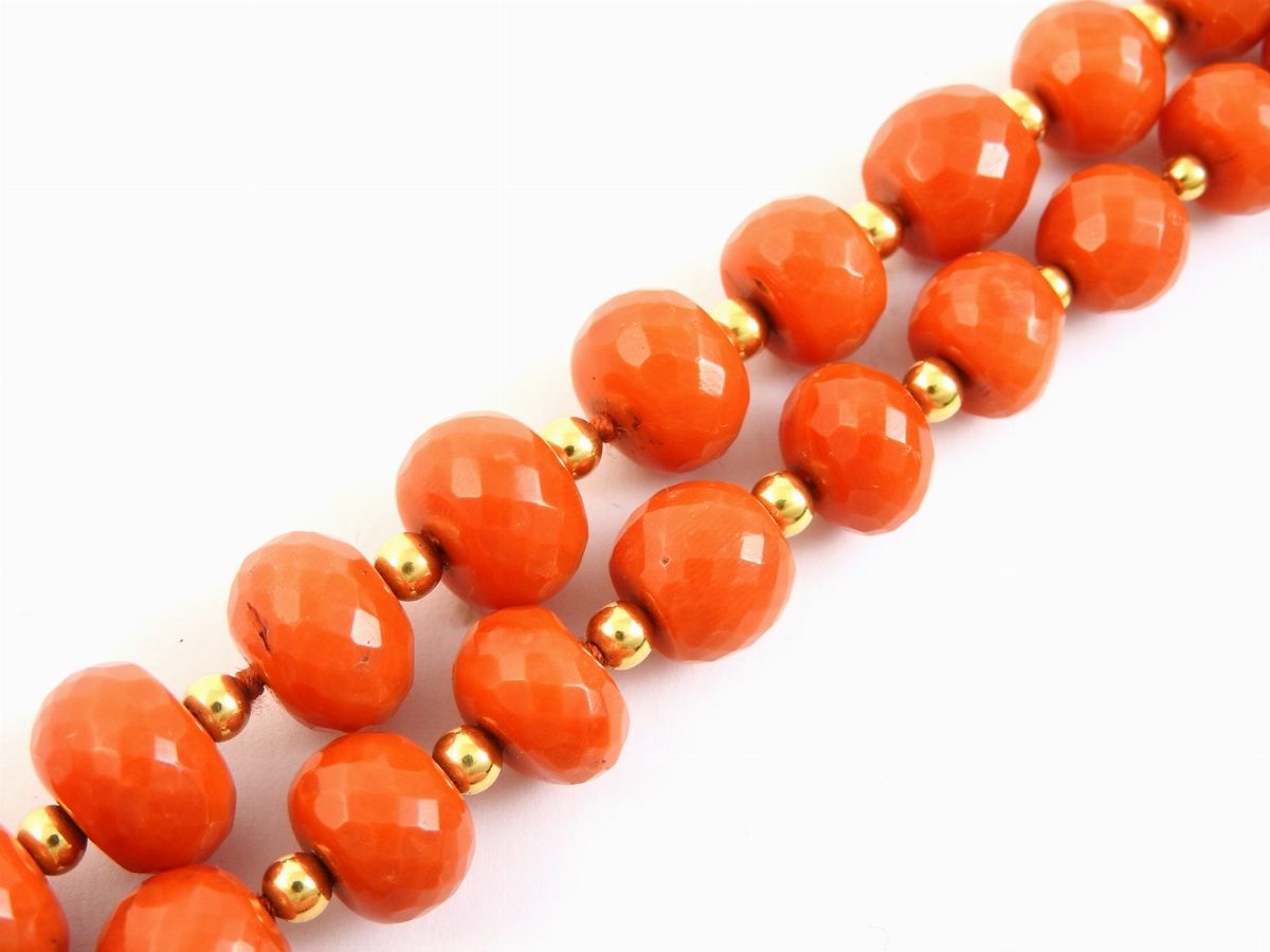 Collana in Oro Giallo e Corallo Rosso Aranciato