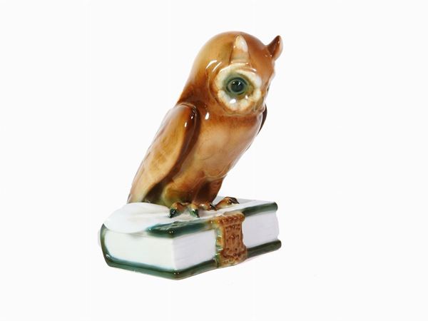 A Porcelain Figurine of an Owl on Book  (Zsolnay Manufacture, Hungary, 20th Century)  - Auction The Riz Ortolani and Katyna Ranieri collection / Forniture and Art Objects - III - III - Maison Bibelot - Casa d'Aste Firenze - Milano