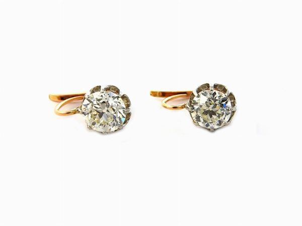 Yellow and white gold leverback clasp earrings with diamonds