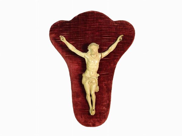 A Carved Ivory Figure of the Crucified Christ  (18th Century)  - Auction The Riz Ortolani and Katyna Ranieri collection / Forniture and Art Objects - III - III - Maison Bibelot - Casa d'Aste Firenze - Milano