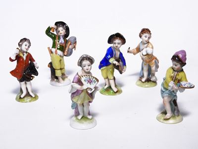 Serie di Sei Figurini in Porcellana Policroma