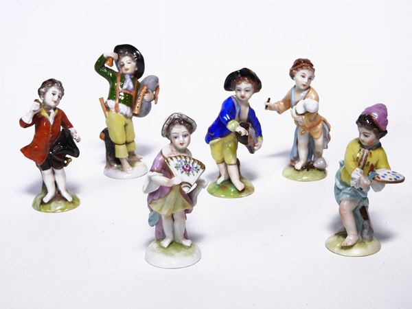 Serie di sei figurini in porcellana policroma