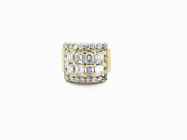 White and yellow gold panel ring with diamonds