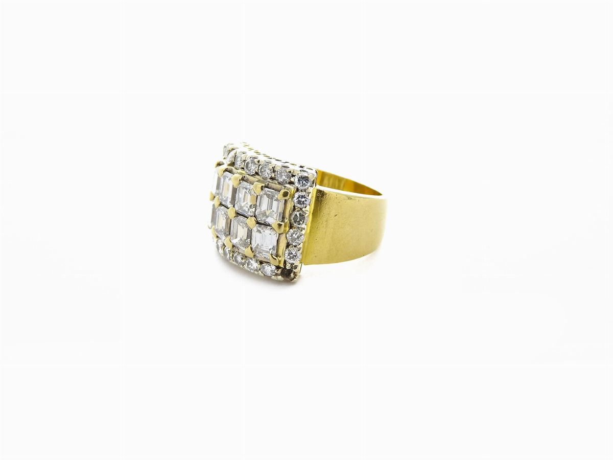 Anello a Piastra in Oro Giallo e Bianco con Diamanti