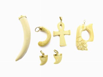 Lotto di Pendenti in Avorio e Oro Giallo