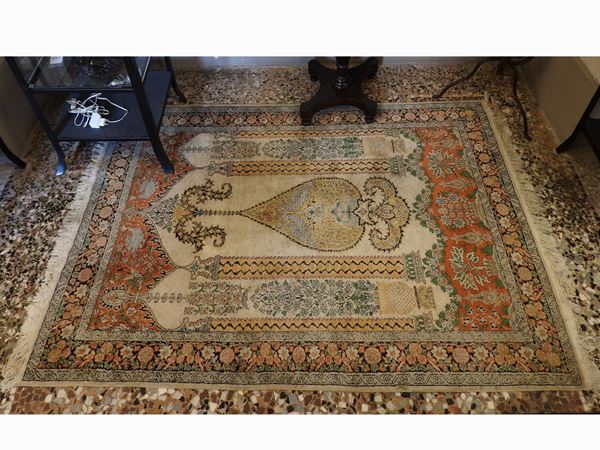 A Kashmir Silk Carpet  - Auction The Riz Ortolani and Katyna Ranieri collection / Forniture and Art Objects - III - III - Maison Bibelot - Casa d'Aste Firenze - Milano