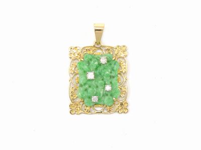 Pendente in Oro Giallo e Bianco con Diamanti e Giadeite Incisa
