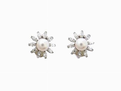 Orecchini in Oro Bianco con Diamanti e Perle Coltivate Akoya