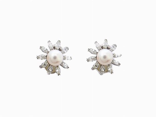 White gold earrings with diamonds and cultured Akoya pearls