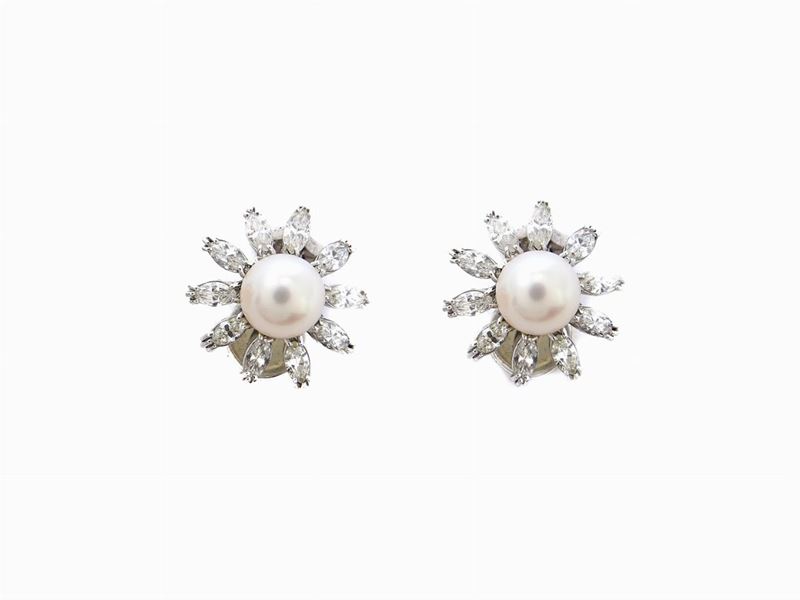 Orecchini in Oro Bianco con Diamanti e Perle Coltivate Akoya