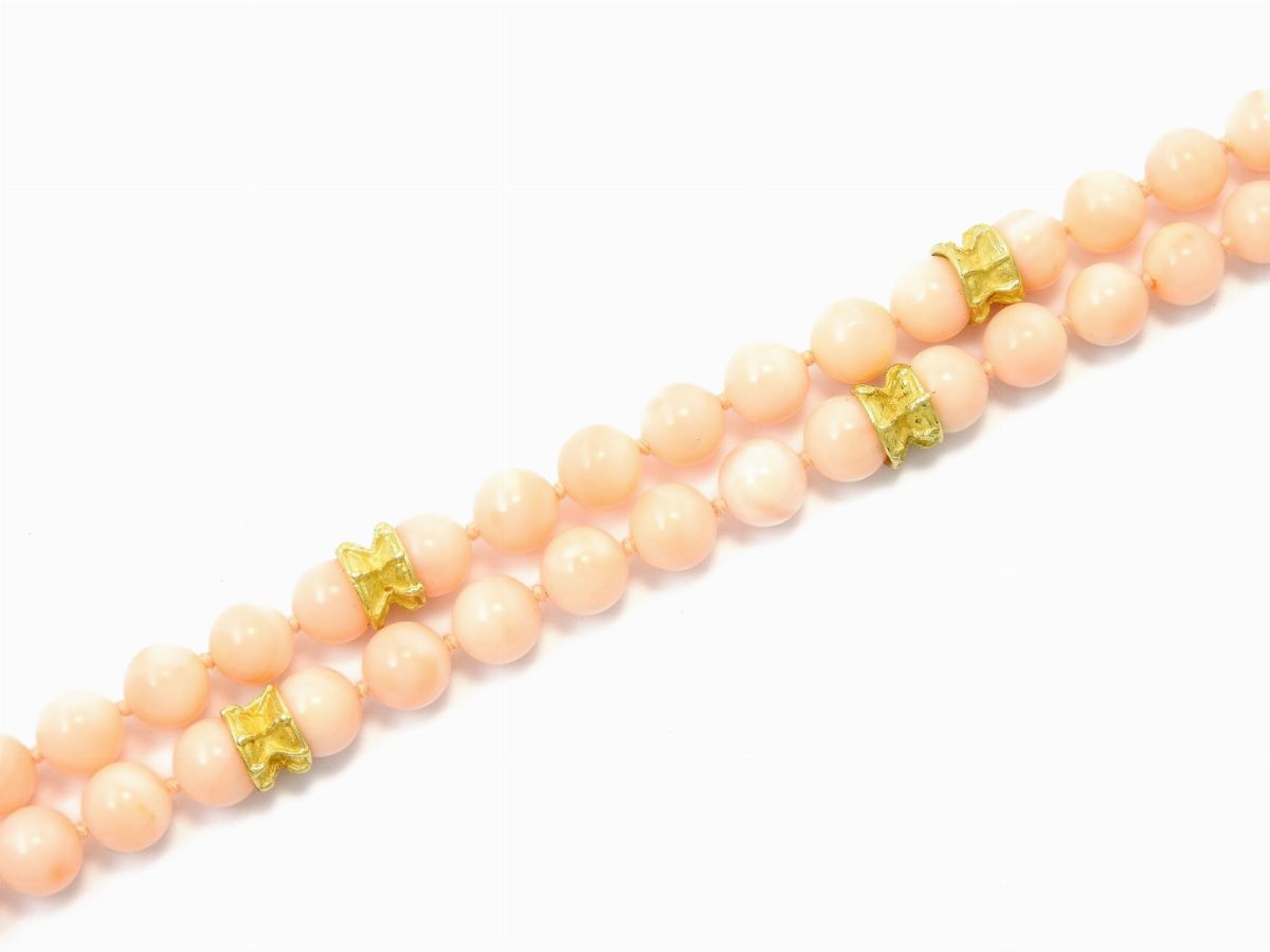 Collana Scalare di Corallo Rosa con Inserti e Fermezza in Oro Giallo